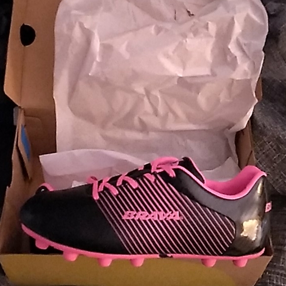 So soccer shoes brand shin guards and socks - Picture 1 of 4